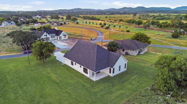 486 WOOD VIEW CIR, Bandera, TX 78003