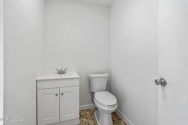 2725 E Fir Street, Silver Springs, NV 89429