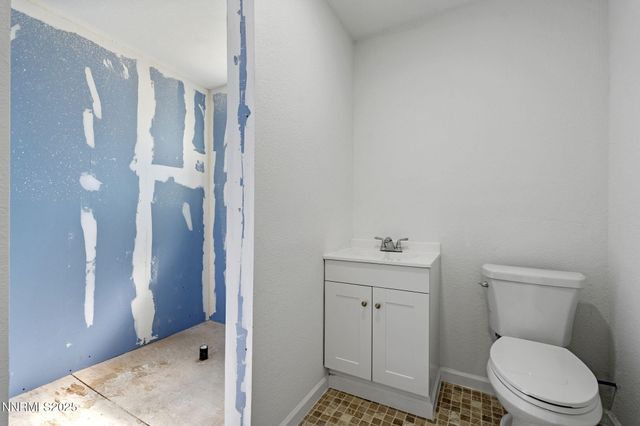 2725 E Fir Street, Silver Springs, NV 89429