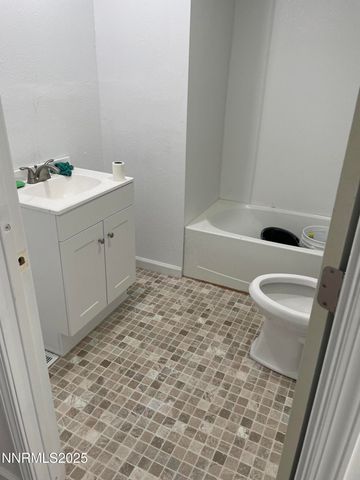 2725 E Fir Street, Silver Springs, NV 89429