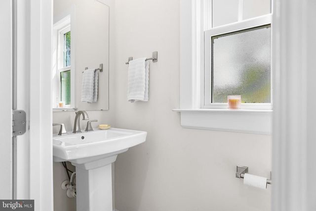 233 PONDS EDGE DR, Media, PA 19063