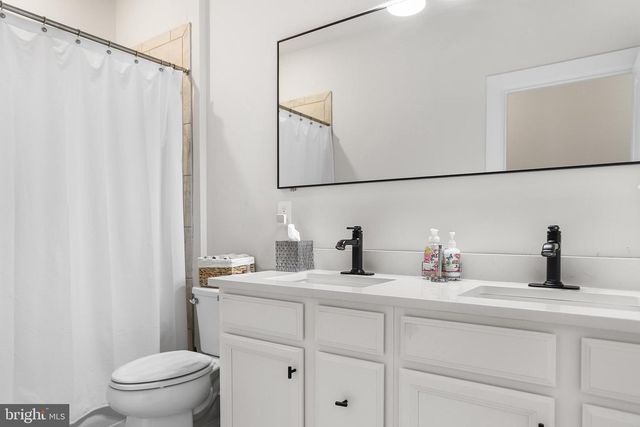 233 PONDS EDGE DR, Media, PA 19063