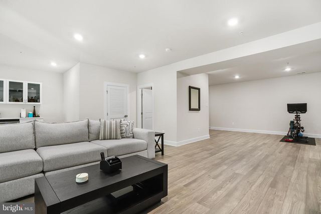 233 PONDS EDGE DR, Media, PA 19063