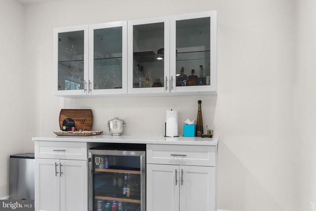 233 PONDS EDGE DR, Media, PA 19063