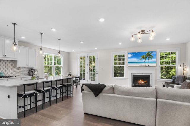 233 PONDS EDGE DR, Media, PA 19063