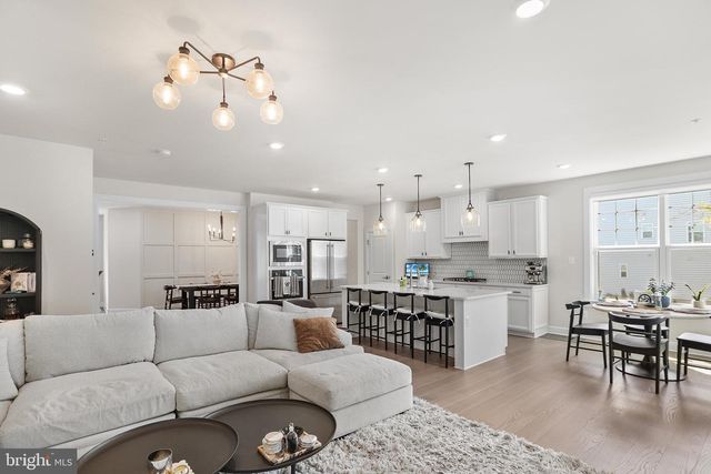 233 PONDS EDGE DR, Media, PA 19063