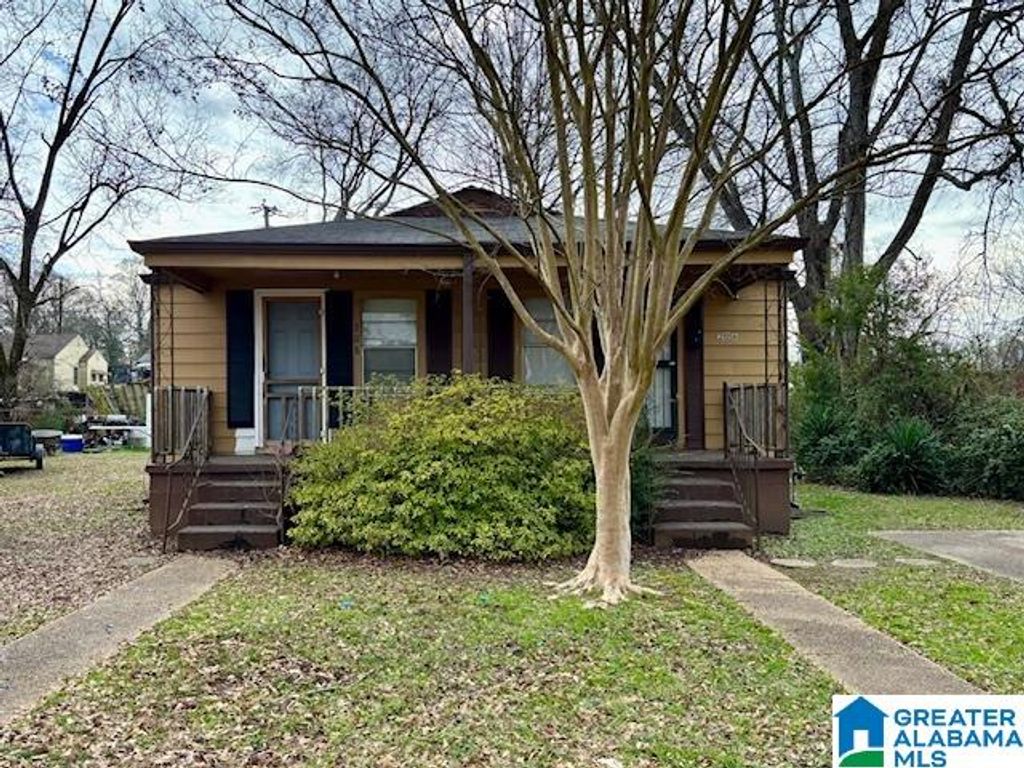 208 9TH COURT S, Bessemer, AL 35020