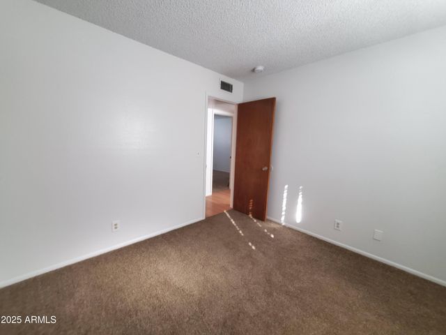 1022 W HICKORY Street, Mesa, AZ 85201