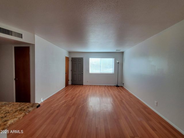 1022 W HICKORY Street, Mesa, AZ 85201