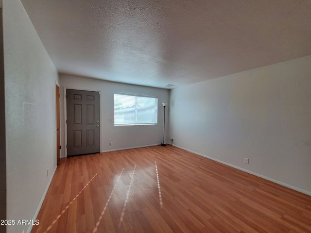 1022 W HICKORY Street, Mesa, AZ 85201