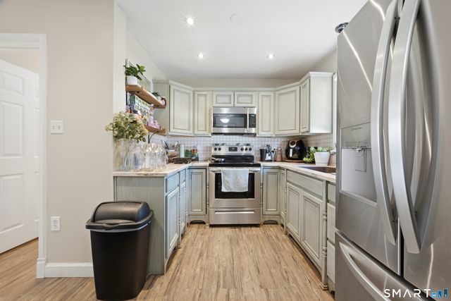 18 Division Street, Norwich, CT 06360