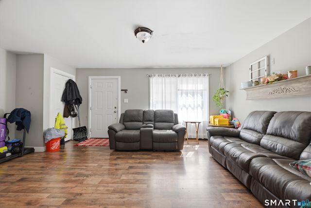 18 Division Street, Norwich, CT 06360