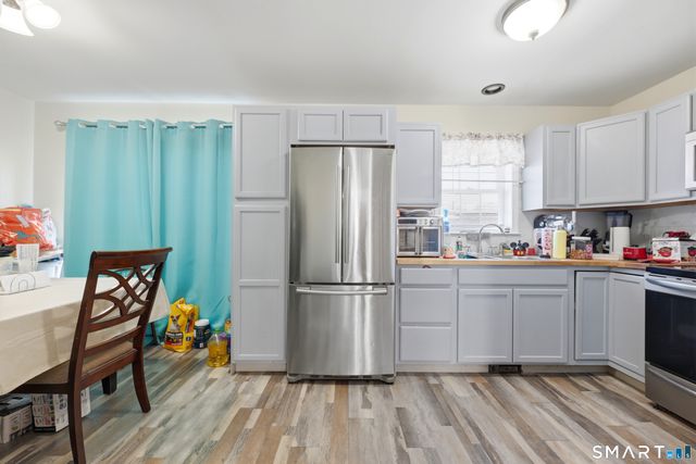 18 Division Street, Norwich, CT 06360