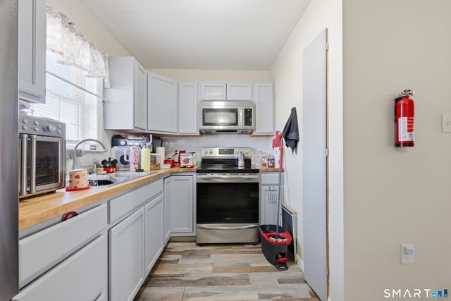 18 Division Street, Norwich, CT 06360