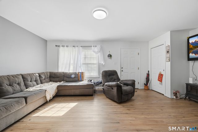 18 Division Street, Norwich, CT 06360