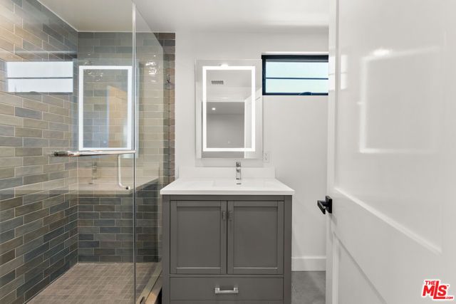 1153 N Beachwood Drive 1, Los Angeles, CA 90038