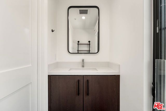 1153 N Beachwood Drive 1, Los Angeles, CA 90038