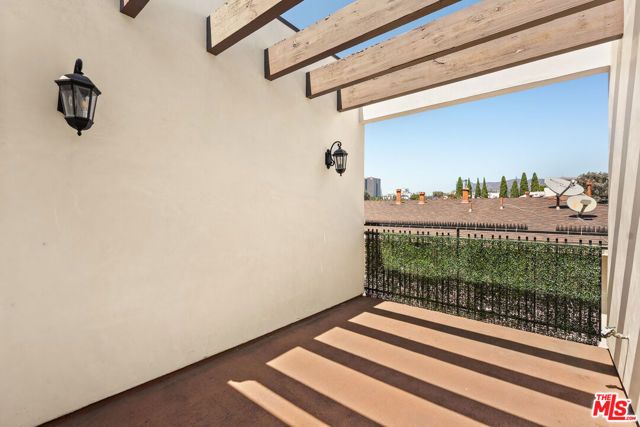 1153 N Beachwood Drive 1, Los Angeles, CA 90038