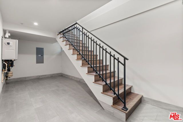 1153 N Beachwood Drive 1, Los Angeles, CA 90038