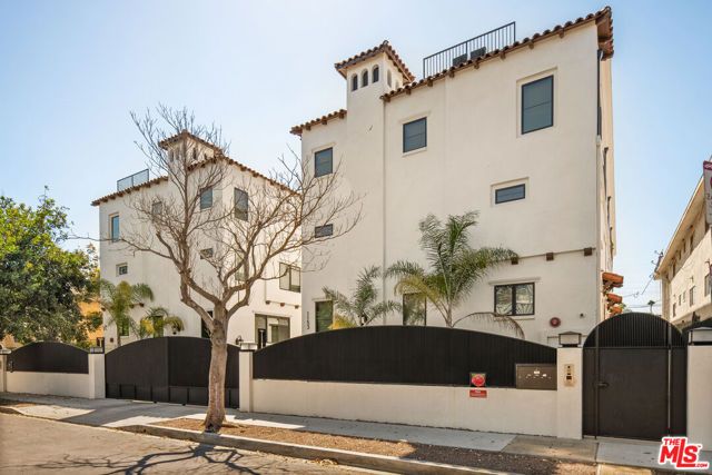 1153 N Beachwood Drive 1, Los Angeles, CA 90038