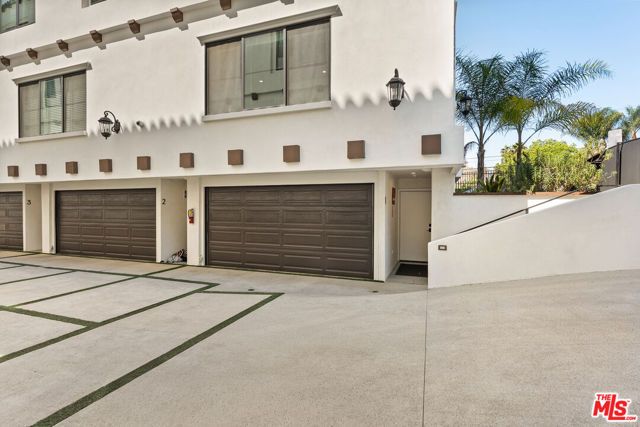 1153 N Beachwood Drive 1, Los Angeles, CA 90038