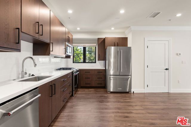 1153 N Beachwood Drive 1, Los Angeles, CA 90038