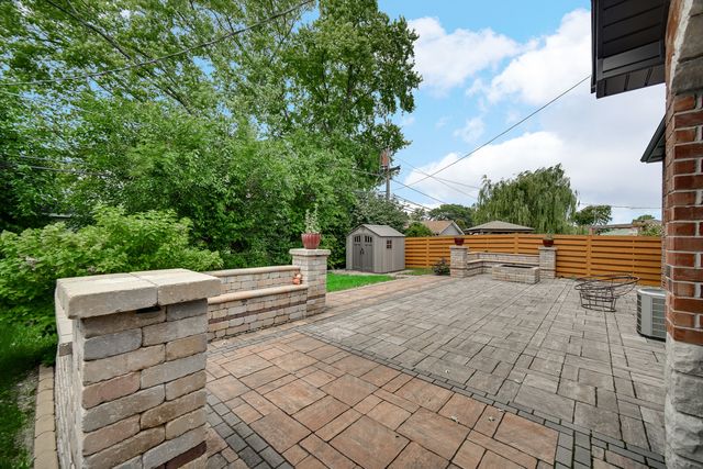 8224 Laramie Avenue, Burbank, IL 60459