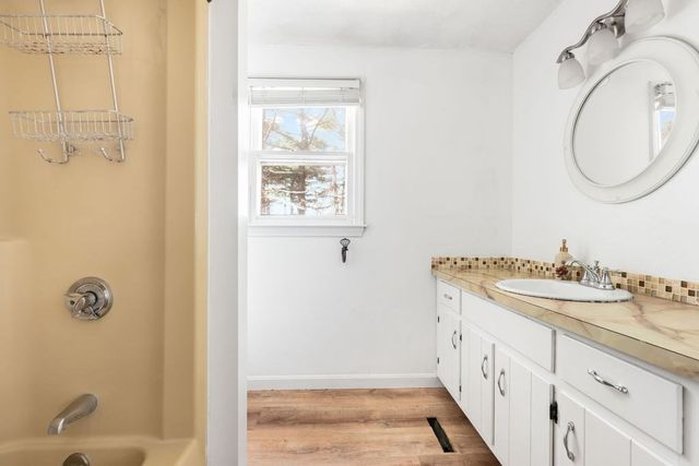 22 Browning Rd, Shrewsbury, MA 01545