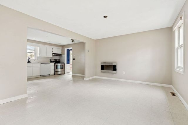 22 Browning Rd, Shrewsbury, MA 01545