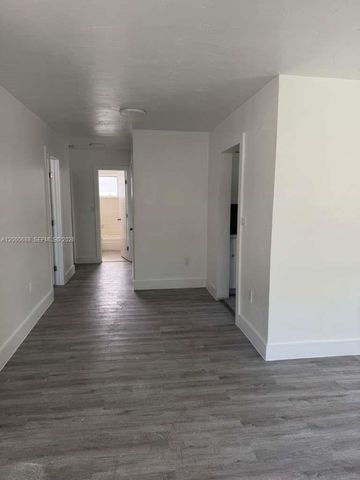 2550 NE 182nd St 2550, North Miami Beach, FL 33160