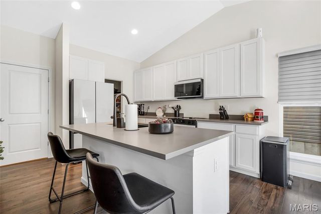 38 Brush Creek Drive, Pacific, MO 63069