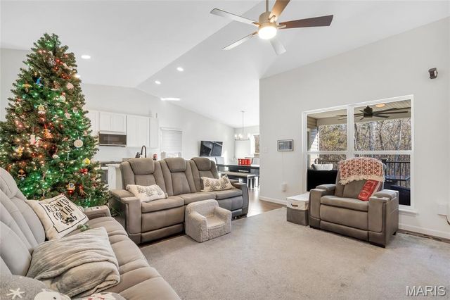 38 Brush Creek Drive, Pacific, MO 63069