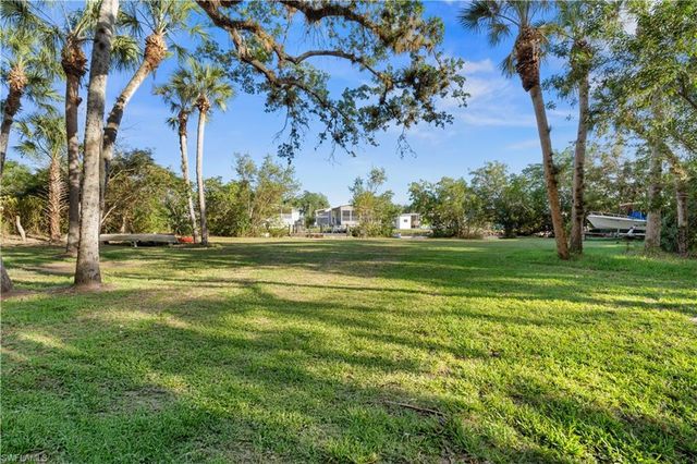 900 Henderson Creek DR A102, Naples, FL 34114
