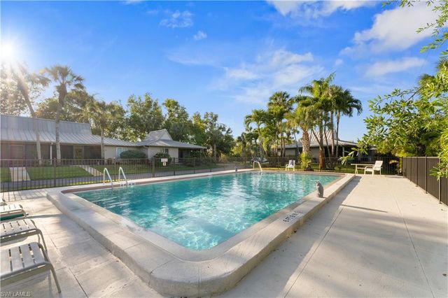 900 Henderson Creek DR A102, Naples, FL 34114