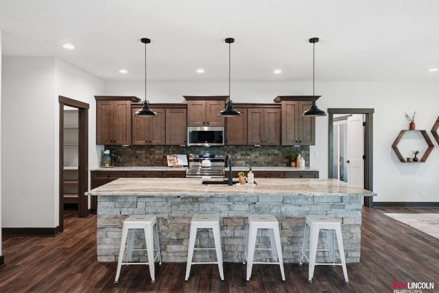 1044 Tuscan Trail, Hickman, NE 68372