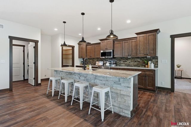 1044 Tuscan Trail, Hickman, NE 68372