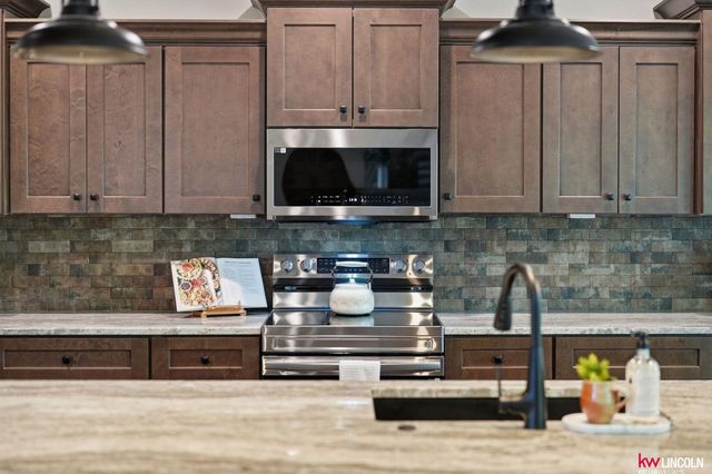 1044 Tuscan Trail, Hickman, NE 68372