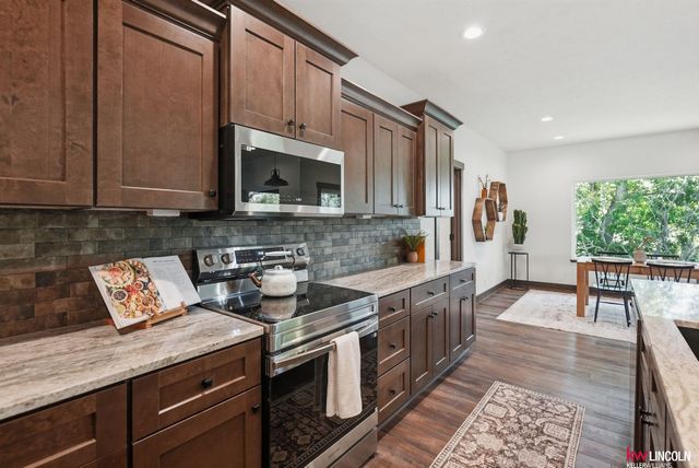 1044 Tuscan Trail, Hickman, NE 68372