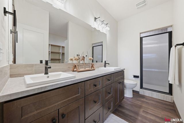 1044 Tuscan Trail, Hickman, NE 68372