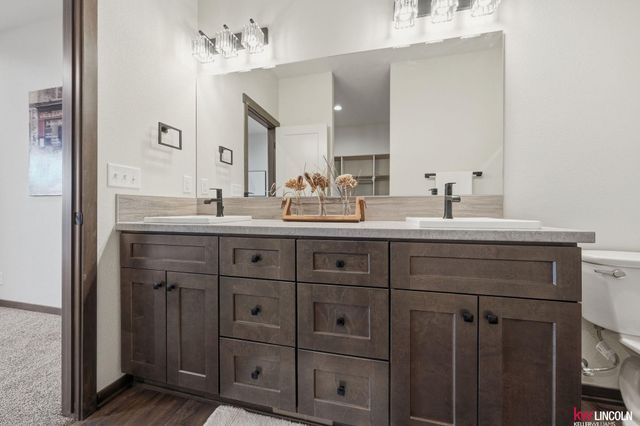 1044 Tuscan Trail, Hickman, NE 68372
