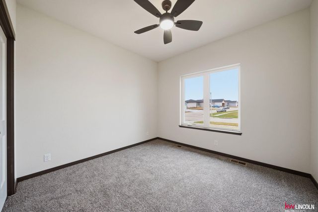 1044 Tuscan Trail, Hickman, NE 68372