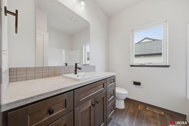 1044 Tuscan Trail, Hickman, NE 68372