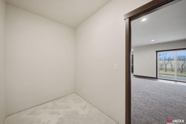 1044 Tuscan Trail, Hickman, NE 68372