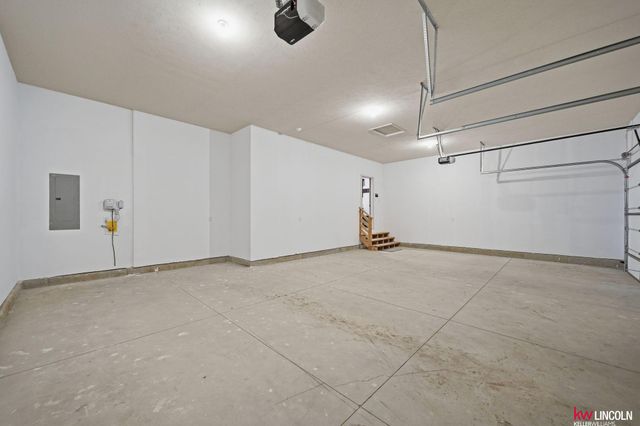1044 Tuscan Trail, Hickman, NE 68372