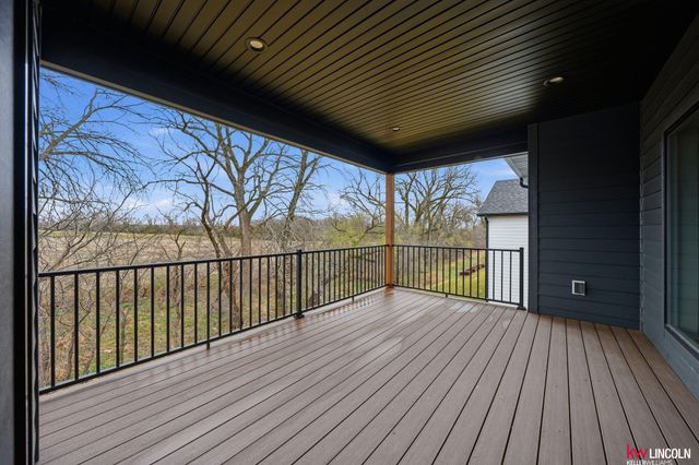 1044 Tuscan Trail, Hickman, NE 68372