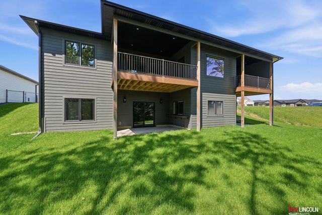 1044 Tuscan Trail, Hickman, NE 68372