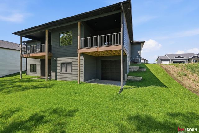 1044 Tuscan Trail, Hickman, NE 68372