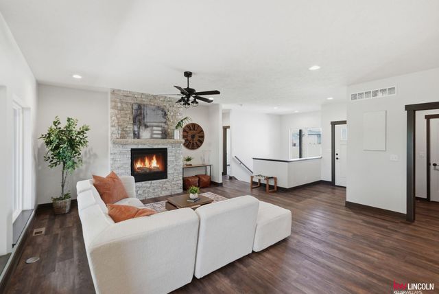 1044 Tuscan Trail, Hickman, NE 68372