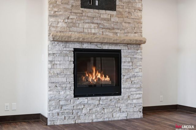 1044 Tuscan Trail, Hickman, NE 68372