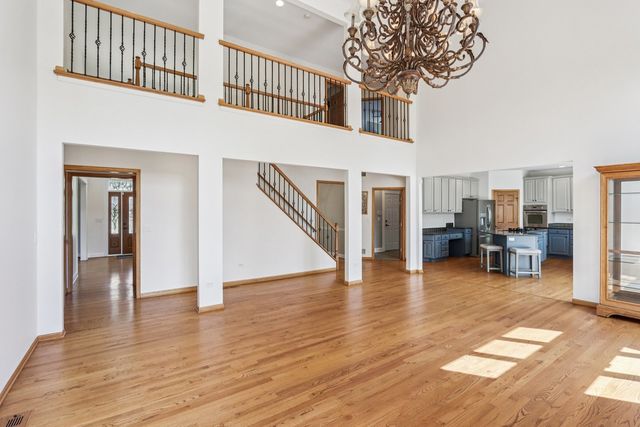 641 Mason Lane, Lake In The Hills, IL 60156